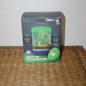 Dan & Darci Kids Light-Up Terrarium Kit – Grows by Day, Glows at Night. Open Box